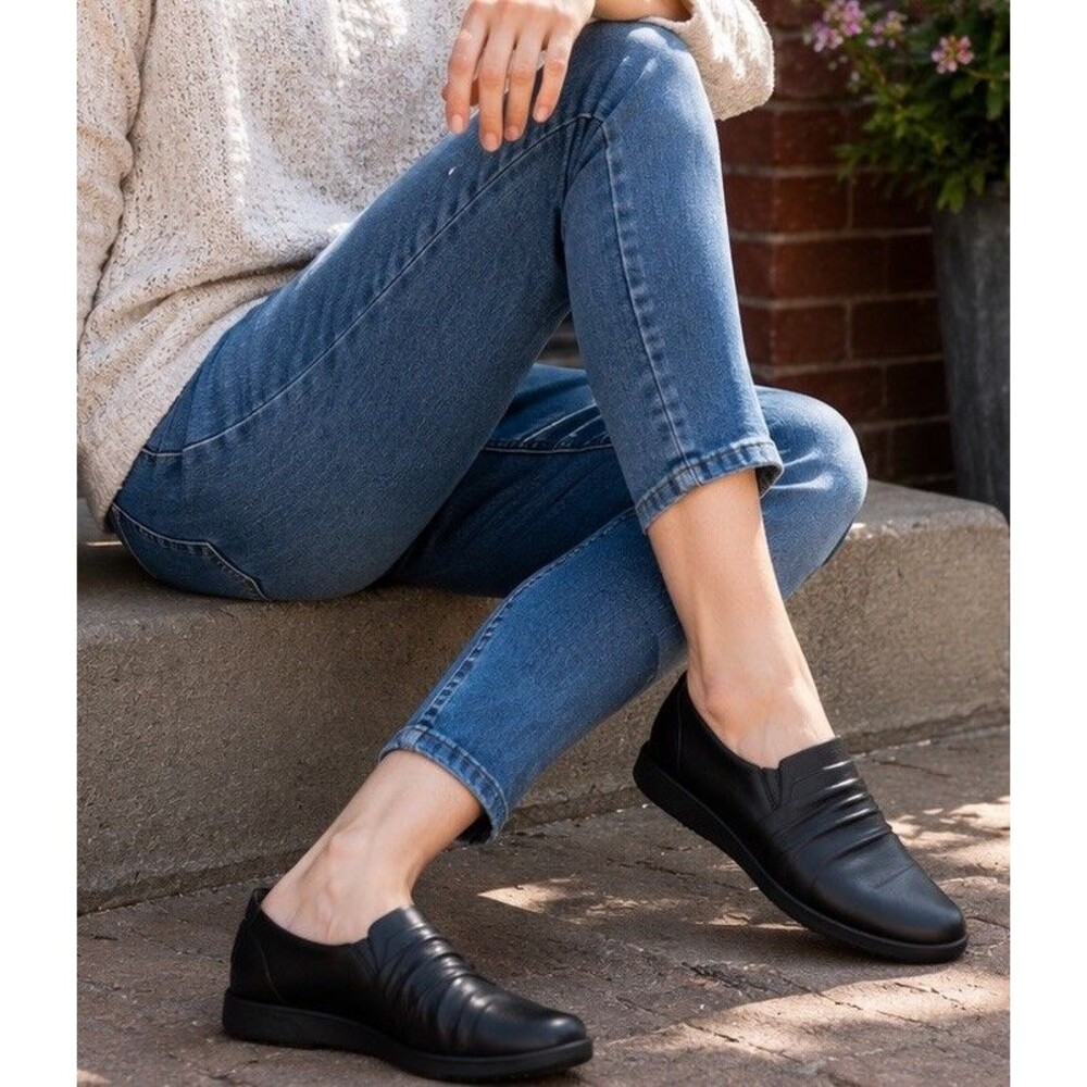 Baretraps Piper Loafer Womens 8M Black Slip On Casual Comfort Memory Foam